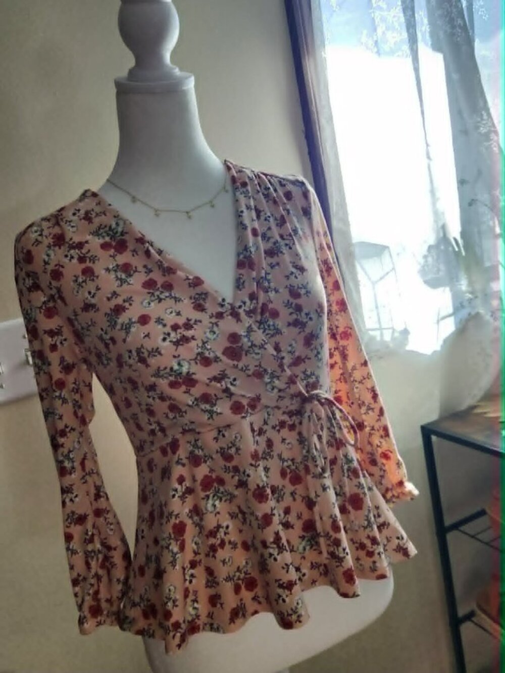 Monteau Los Angeles Women’s XS Pink Floral Crossover Tie Shirt Blouse